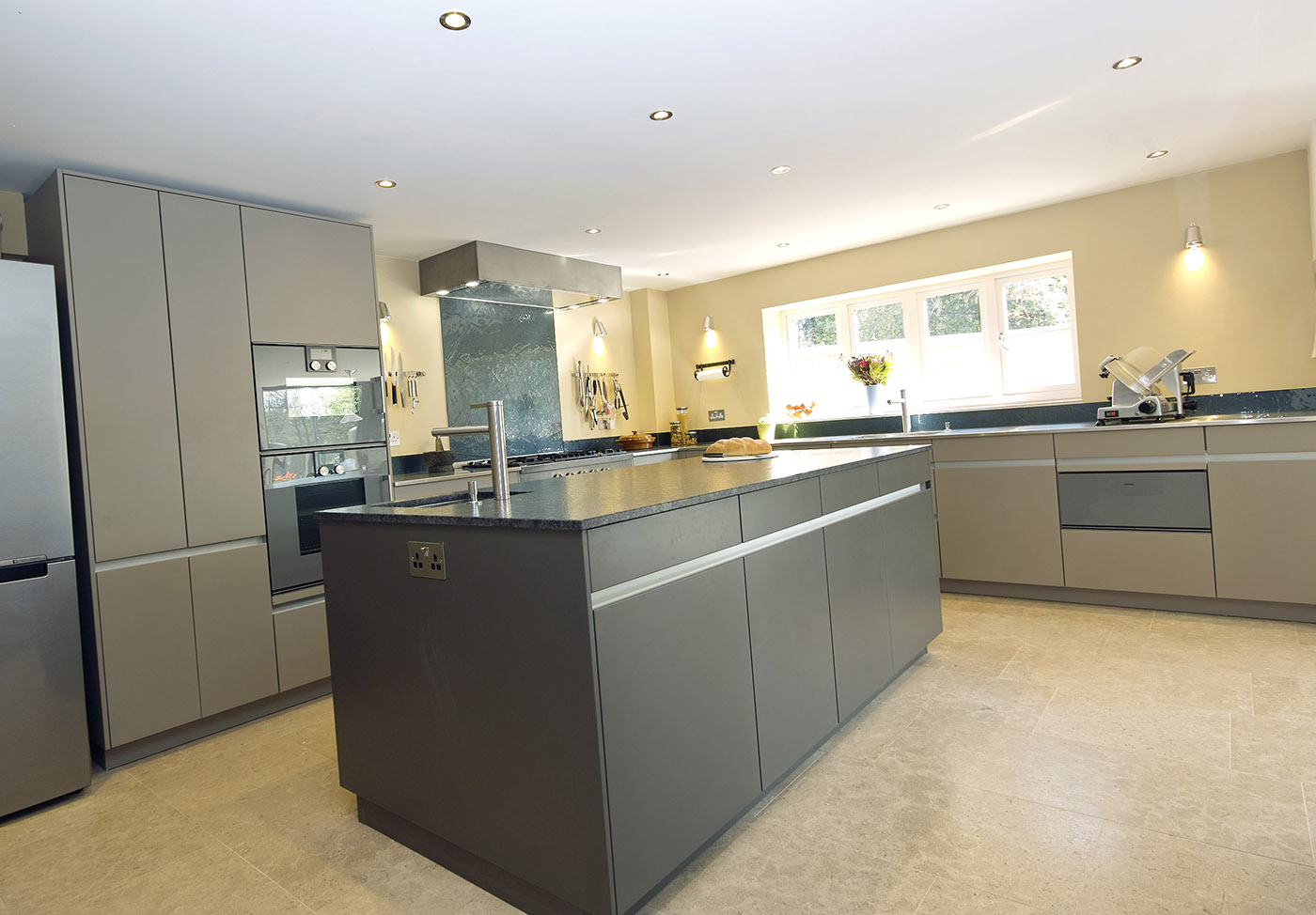Tackley Modern Cottage Kitchen - Kitchen and Bathroom Designer in Oxford