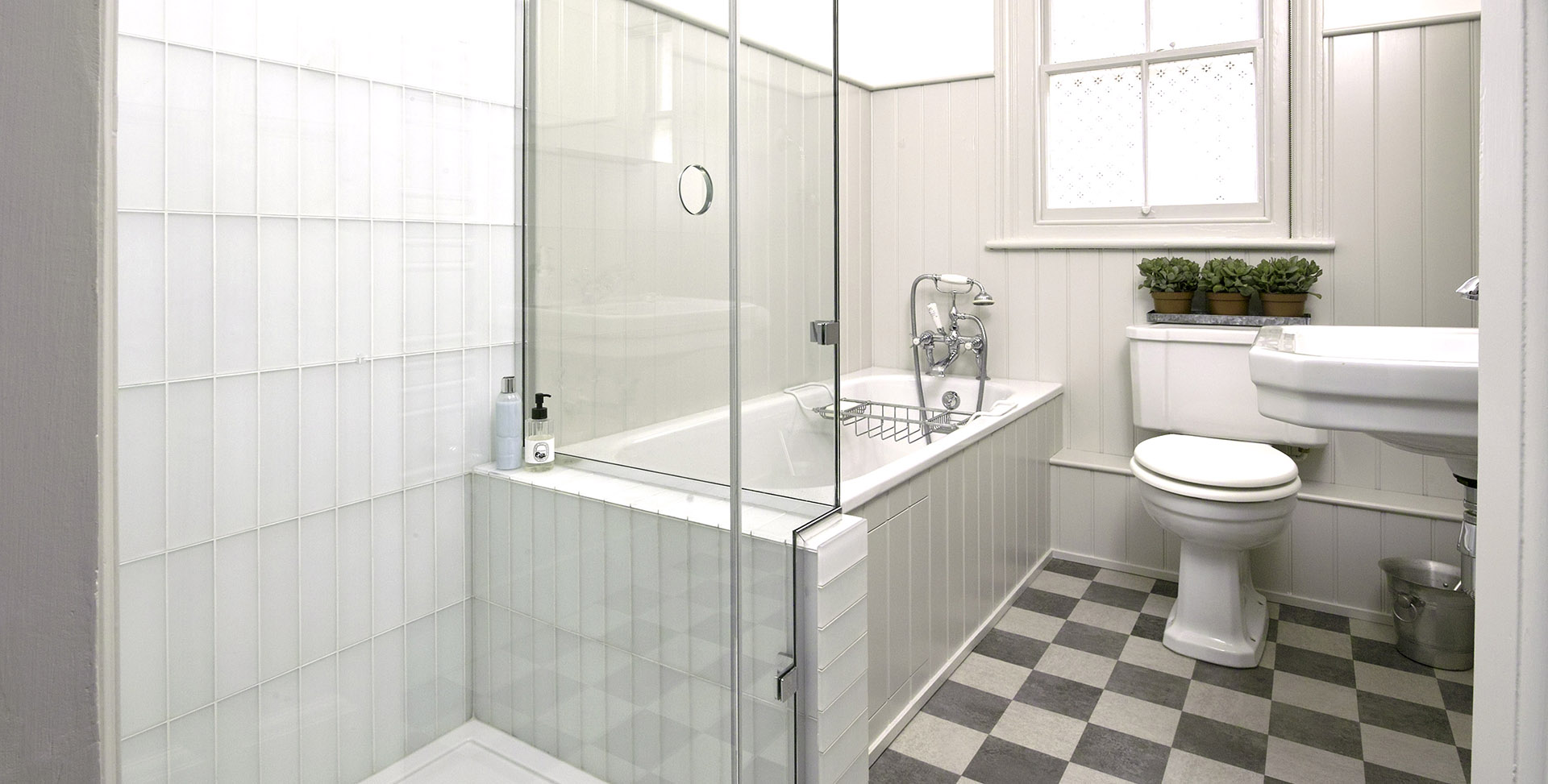 Stunning example of tongue and groove panelled bathroom